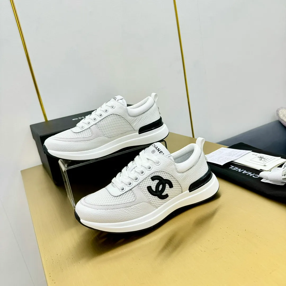 👟👟Ex-factory price 520👟👟 Women's shoe factory top version Chanel Chanel - 2023 counter top casual sports shoes This classic design; the upper is electro-embroidered with a variety of techniques; the outsole is fashionable and sporty; it is unusual to incorporate a variety of color matching elements... The diversified mix and match is very beautiful and versatile, casual, fashionable, sports and outdoor can be taken into account... ꫛꫀꪝ Go➫ Material: ❶The upper is made of: original imported mercerized velvet + double-layer breathable mesh ❷The inner part is made of: the original imported breathable mesh ❸The outsole is based on: original TPU combination outsole Special counter boutique packaging complete set for women 35–41